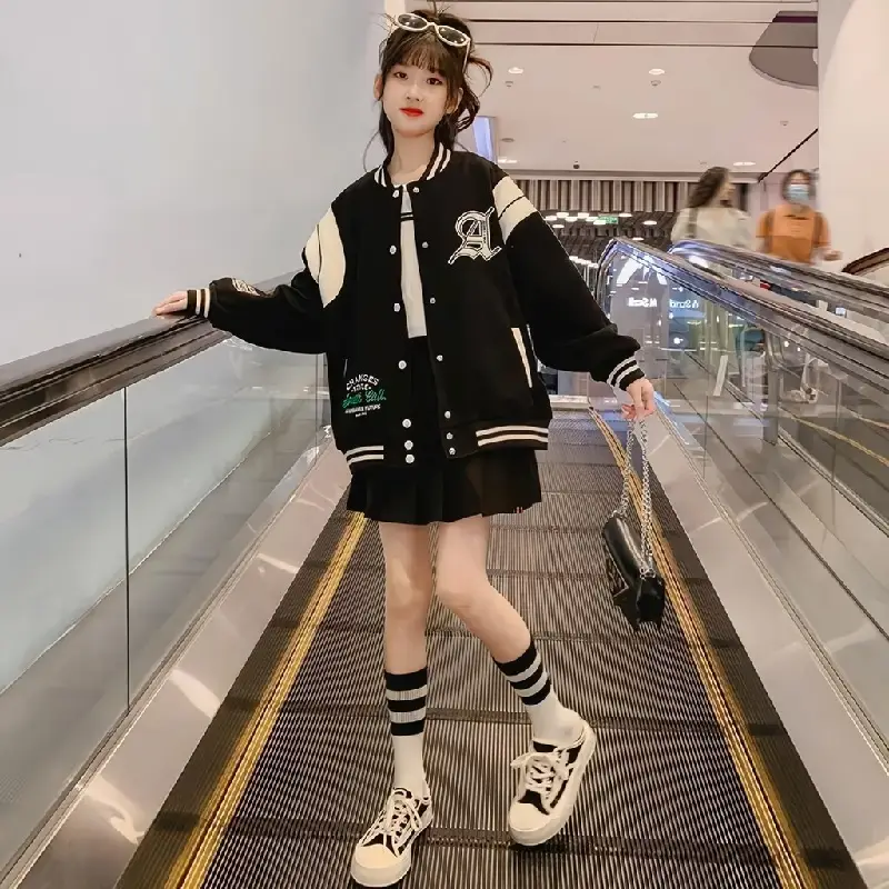 Jenis trend jaket varsity wanita 2025