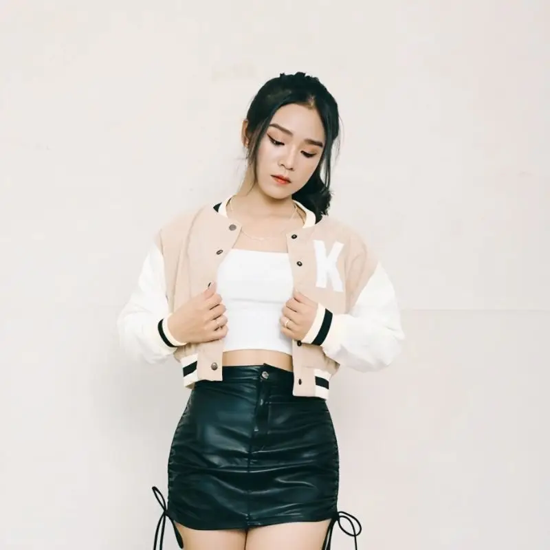 Jenis trend jaket varsity wanita 2025